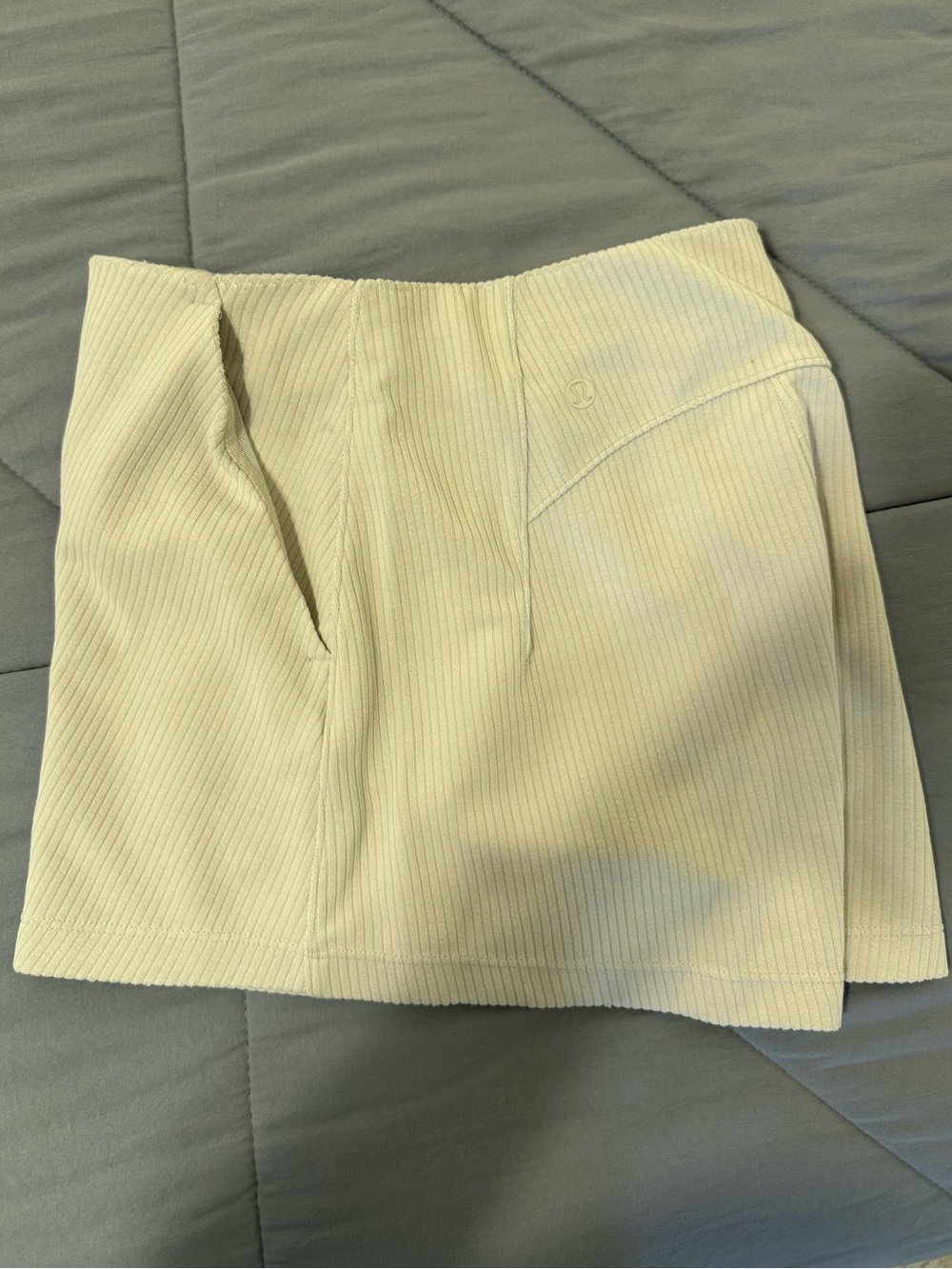Lululemon beige soft stream shorts size 2